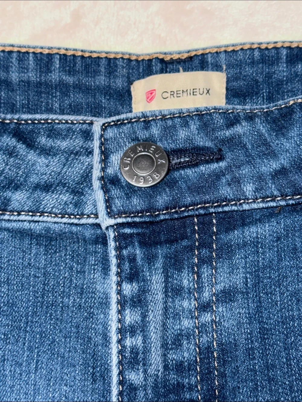 Daniel Cremieux Medium Wash Denim Shorts Size 4 Five-Pocket Mid-Rise
